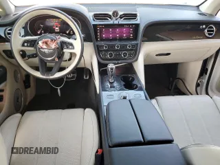 2021 Bentley Bentayga V8 z VIN SJAAM2ZV9MC036858, wystawiony jako Copart lot #41018244 z przebiegiem 29 054 mil mil oraz Nie do naprawy. Historia ofert i sprzedaży dostępna na DreamBid. Obrazek 8.