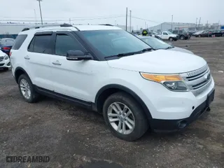 2014 Ford Explorer XLT with VIN 1FM5K8D87EGB54228, listed as a IAAI auction lot 41982245 with 172,827 mi miles. Bid and sale history available at carsss.com. Image 1.