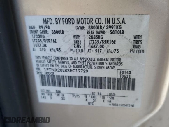 1999 Ford F-250 XL z VIN 1FTNX20L8XEC12729, wystawiony jako Copart lot #45023335 z przebiegiem 136 587 mil mil oraz Czysty tytuł • Clean title. Historia ofert i sprzedaży dostępna na DreamBid. Obrazek 10.