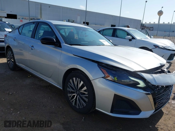 2024 Nissan Altima SV z VIN 1N4BL4DV6RN360313, wystawiony jako IAAI lot #42380837 z przebiegiem 44 189 mil mil oraz . Historia ofert i sprzedaży dostępna na DreamBid. Obrazek 1.
