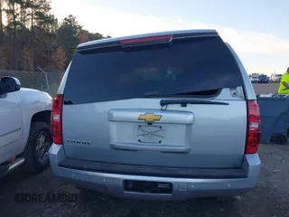 2014 Chevrolet Tahoe LS z VIN 1GNSKAE04ER122811, wystawiony jako IAAI lot #40936688 z przebiegiem 217 197 mil mil oraz . Historia ofert i sprzedaży dostępna na DreamBid. Obrazek 17.