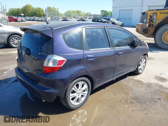 2009 Honda Fit Sport z VIN JHMGE88409S030427, wystawiony jako IAAI lot #41723036 z przebiegiem 146 586 mil mil oraz . Historia ofert i sprzedaży dostępna na DreamBid. Obrazek 4.