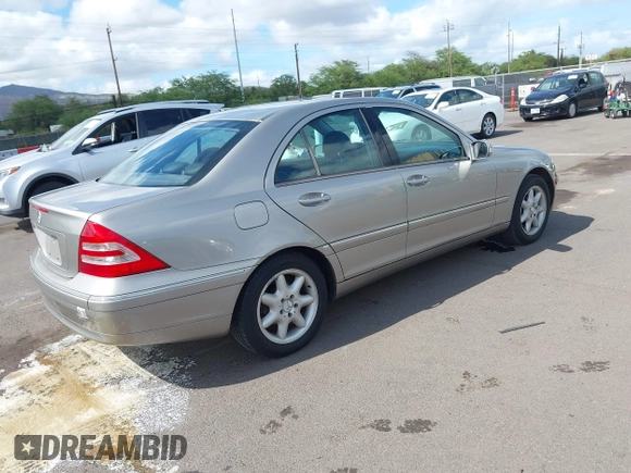 2003 Mercedes-Benz C 240 с VIN WDBRF61J03A455895, выставлен на аукционе IAAI как лот 42478695 с пробегом 188 624 миль миль и . История ставок и продаж доступна на DreamBid. Изображение 4.