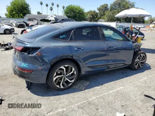 2024 Audi Q8 e-tron Sportback S line Premium Plus z VIN WA1CAAGE8RB036144, wystawiony jako Copart lot #63983214 z przebiegiem 4178 mil mil oraz Szkody całkowita. Historia ofert i sprzedaży dostępna na DreamBid. Obrazek 3.