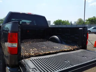 2005 Ford F-150 XLT z VIN 1FTPW14505KE78598, wystawiony jako IAAI lot #42457563 z przebiegiem 84 702 mil mil oraz . Historia ofert i sprzedaży dostępna na DreamBid. Obrazek 13.
