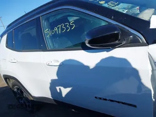 2025 Jeep Compass Limited with VIN 3C4NJDCN0ST566747, listed as a IAAI auction lot 42224070 with 578 mi miles and . Bid and sale history available at DreamBid. Image 13.