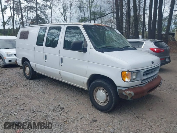 2001 Ford Econoline Cargo with VIN 1FTRE14261HA74696, listed as a IAAI auction lot 41915335 with 124,282 mi miles. Bid and sale history available at carsss.com. Image 1.