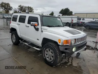 2009 Hummer H3 SUV with VIN 5GTEN13E298115856, listed as a Copart auction lot 81994024 with 303,563 mi miles and Clean Title. Bid and sale history available at carsss.com. Image 4.