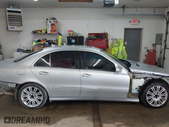 2007 Mercedes-Benz E-Class 3.5L with VIN WDBUF87X77B167115, listed as a IAAI auction lot 41721446 with 184,721 mi miles. Bid and sale history available at carsss.com. Image 14.
