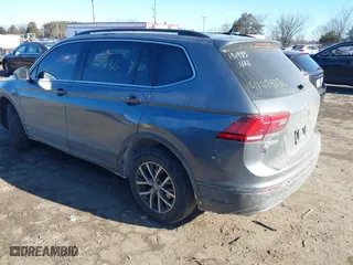2019 Volkswagen Tiguan SE with VIN 3VV2B7AX4KM013634, listed as a IAAI auction lot 41429236 with 133,492 mi miles. Bid and sale history available at carsss.com. Image 3.