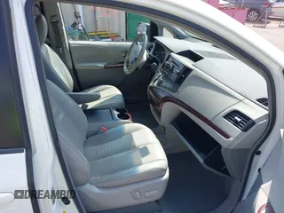 2014 Toyota Sienna XLE with VIN 5TDYK3DC1ES429932, listed as a IAAI auction lot 41692134 with 93,625 mi miles. Bid and sale history available at carsss.com. Image 5.