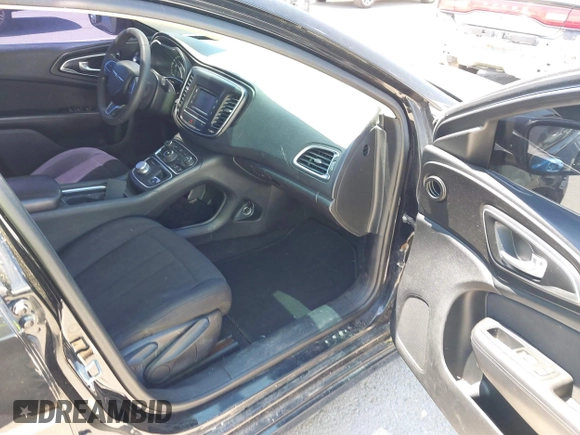 2015 Chrysler 200 Limited z VIN 1C3CCCAB4FN706166, wystawiony jako IAAI lot #42339062 z przebiegiem Nie podano mil oraz . Historia ofert i sprzedaży dostępna na DreamBid. Obrazek 5.