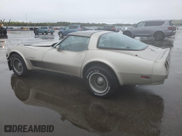 1982 Chevrolet Corvette z VIN 1G1AY0780C5109728, wystawiony jako Copart lot #55628315 z przebiegiem 61 806 mil mil oraz Szkody całkowita. Historia ofert i sprzedaży dostępna na DreamBid. Obrazek 2.