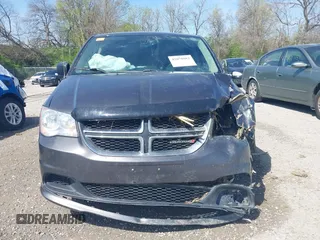 2017 Dodge Grand Caravan SE z VIN 2C4RDGBG1HR725915, wystawiony jako IAAI lot #42070982 z przebiegiem 134 659 mil mil oraz . Historia ofert i sprzedaży dostępna na DreamBid. Obrazek 12.