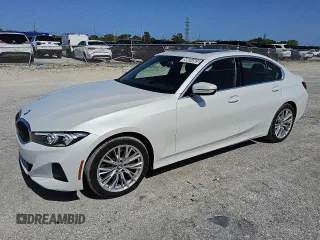 2024 BMW 3 Series 330i z VIN 3MW69FF00R8E77716, wystawiony jako Copart lot #56604565 z przebiegiem 21 632 mil mil oraz Czysty tytuł • Clean title. Historia ofert i sprzedaży dostępna na DreamBid. Obrazek 1.