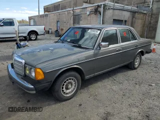 1984 Mercedes-Benz 300 with VIN WDBAB33A3EA157882, listed as a Copart auction lot 76098034 with 185,136 mi miles and Clean Title. Bid and sale history available at carsss.com. Image 1.