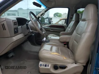 2001 Ford F-350 XL z VIN 1FTSW30F61EA47096, wystawiony jako Copart lot #56826595 z przebiegiem 205 679 mil mil oraz Szkoda całkowita • Salvage title. Historia ofert i sprzedaży dostępna na DreamBid. Obrazek 7.