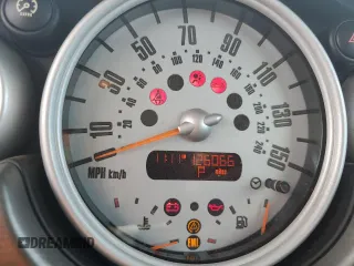 2006 MINI Hardtop S z VIN WMWRE33586TJ35233, wystawiony jako Copart lot #55118115 z przebiegiem 126 066 mil mil oraz Szkoda całkowita • Salvage title. Historia ofert i sprzedaży dostępna na DreamBid. Obrazek 9.