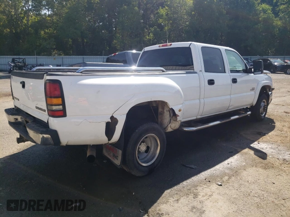 2005 Chevrolet Silverado 3500 LT z VIN 1GCJC33295F944586, wystawiony jako Copart lot #71230574 z przebiegiem 326 804 mil mil oraz Szkody całkowita. Historia ofert i sprzedaży dostępna na DreamBid. Obrazek 3.