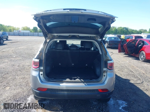 2018 Jeep Compass Latitude z VIN 3C4NJDBB2JT331854, wystawiony jako IAAI lot #42055969 z przebiegiem 135 175 mil mil oraz . Historia ofert i sprzedaży dostępna na DreamBid. Obrazek 12.