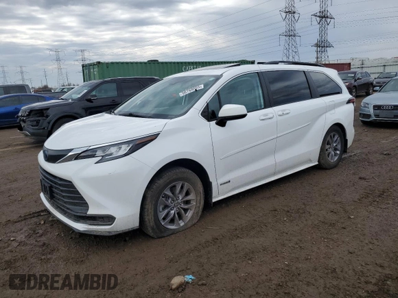 2021 Toyota Sienna LE z VIN 5TDBSKFC4MS022005, wystawiony jako Copart lot #50769965 z przebiegiem 108 694 mil mil oraz Szkoda całkowita • Salvage title. Historia ofert i sprzedaży dostępna na DreamBid. Obrazek 1.