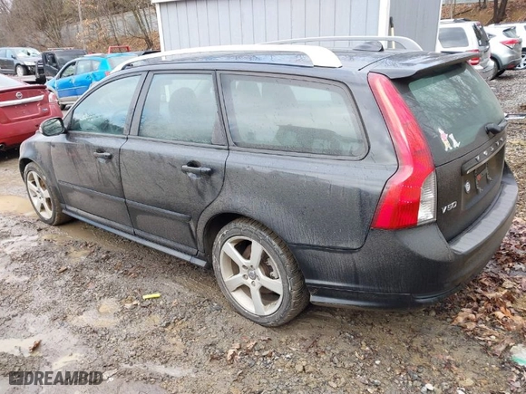 2011 Volvo V50 with VIN YV1672MW9B2603143, listed as a IAAI auction lot 41673995 with 139,845 mi miles. Bid and sale history available at carsss.com. Image 3.