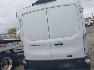 2020 Ford Transit Cargo z VIN 1FTBR1C82LKA61834, wystawiony jako IAAI lot #37802870 z przebiegiem Nie podano mil oraz . Historia ofert i sprzedaży dostępna na DreamBid. Obrazek 15.