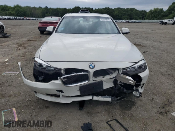 2015 BMW 3 Series 320i xDrive z VIN WBA3C3C58FP664511, wystawiony jako Copart lot #62542575 z przebiegiem 62 084 mil mil oraz Czysty tytuł • Clean title. Historia ofert i sprzedaży dostępna na DreamBid. Obrazek 5.