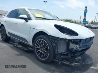 2016 Porsche Macan S z VIN WP1AB2A52GLB45696, wystawiony jako IAAI lot #42587302 z przebiegiem 112 930 mil mil oraz . Historia ofert i sprzedaży dostępna na DreamBid. Obrazek 1.