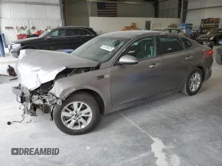 2018 Kia Optima S z VIN 5XXGT4L36JG238468, wystawiony jako Copart lot #57234575 z przebiegiem 61 458 mil mil oraz Szkoda całkowita • Salvage title. Historia ofert i sprzedaży dostępna na DreamBid. Obrazek 1.