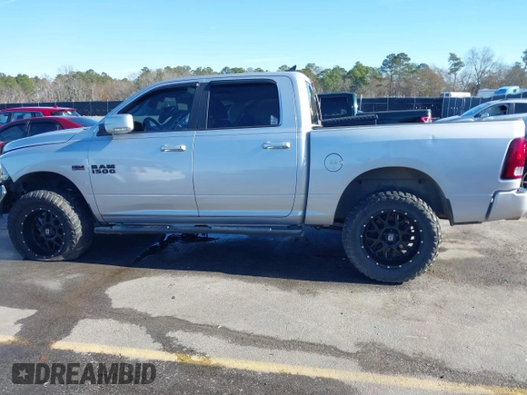 2018 Ram 1500 Night z VIN 1C6RR7MT1JS262536, wystawiony jako IAAI lot #41184477 z przebiegiem 105 008 mil mil oraz . Historia ofert i sprzedaży dostępna na DreamBid. Obrazek 13.