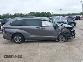 2024 Toyota Sienna XLE z VIN 5TDYRKEC2RS220855, wystawiony jako IAAI lot #41213081 z przebiegiem 2 852 mil mil oraz . Historia ofert i sprzedaży dostępna na DreamBid. Obrazek 13.