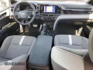 2025 Toyota Camry LE z VIN 4T1DAACK6SU062124, wystawiony jako Copart lot #54156185 z przebiegiem 16 210 mil mil oraz Szkoda całkowita • Salvage title. Historia ofert i sprzedaży dostępna na DreamBid. Obrazek 8.