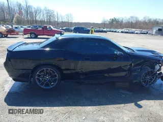 2022 Dodge Challenger R/T Scat Pack z VIN 2C3CDZFJ4NH256848, wystawiony jako IAAI lot #41850081 z przebiegiem 23 537 mil mil oraz . Historia ofert i sprzedaży dostępna na DreamBid. Obrazek 13.