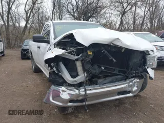 2016 Ram 1500 Tradesman z VIN 3C6JR6DT2GG265484, wystawiony jako IAAI lot #41837664 z przebiegiem 121 571 mil mil oraz . Historia ofert i sprzedaży dostępna na DreamBid. Obrazek 1.