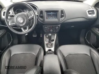 2019 Jeep Compass Latitude z VIN 3C4NJDBBXKT661517, wystawiony jako Copart lot #63339275 z przebiegiem 58 916 mil mil oraz Szkoda całkowita • Salvage title. Historia ofert i sprzedaży dostępna na DreamBid. Obrazek 8.