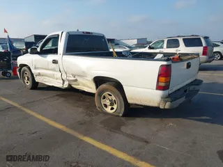 2000 Chevrolet Silverado 1500 with VIN 1GCEC14W5YE140495, listed as a IAAI auction lot 41481120 with 145,631 mi miles. Bid and sale history available at carsss.com. Image 3.