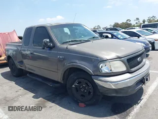 2002 Ford F-150 XL z VIN 1FTRX07L72KB42260, wystawiony jako IAAI lot #42288657 z przebiegiem Nie podano mil oraz . Historia ofert i sprzedaży dostępna na DreamBid. Obrazek 1.