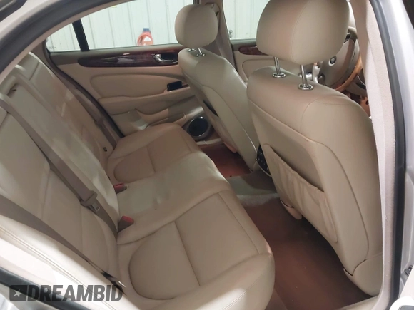 2004 Jaguar XJ with VIN SAJWA71C04SG33993, listed as a IAAI auction lot 41193040 with 79,944 mi miles. Bid and sale history available at carsss.com. Image 8.