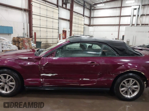 2005 Ford Mustang Deluxe with VIN 1ZVFT84N555227763, listed as a IAAI auction lot 41692270 with 150,423 mi miles. Bid and sale history available at carsss.com. Image 14.