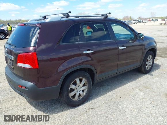 2012 Kia Sorento LX with VIN 5XYKT4A62CG207305, listed as a IAAI auction lot 42033853 with 269,782 mi miles. Bid and sale history available at carsss.com. Image 4.