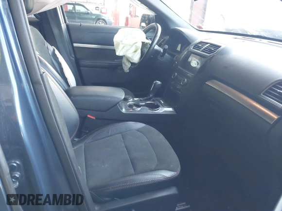 2018 Ford Explorer XLT z VIN 1FM5K8D81JGA62283, wystawiony jako IAAI lot #39962420 z przebiegiem 132 222 mil mil oraz . Historia ofert i sprzedaży dostępna na DreamBid. Obrazek 5.
