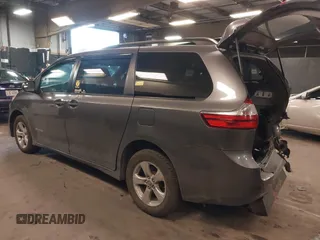 2018 Toyota Sienna LE Auto Access Seat with VIN 5TDKZ3DC3JS906162, listed as a IAAI auction lot 41863331 with 200,655 mi miles. Bid and sale history available at carsss.com. Image 3.
