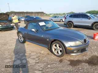2001 BMW Z3 2.5 z VIN WBACN33491LM01252, wystawiony jako IAAI lot #42569638 z przebiegiem 148 500 mil mil oraz . Historia ofert i sprzedaży dostępna na DreamBid. Obrazek 1.