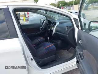 2015 Nissan Note SR z VIN 3N1CE2CP3FL399892, wystawiony jako IAAI lot #42186661 z przebiegiem 83 324 mil mil oraz . Historia ofert i sprzedaży dostępna na DreamBid. Obrazek 5.