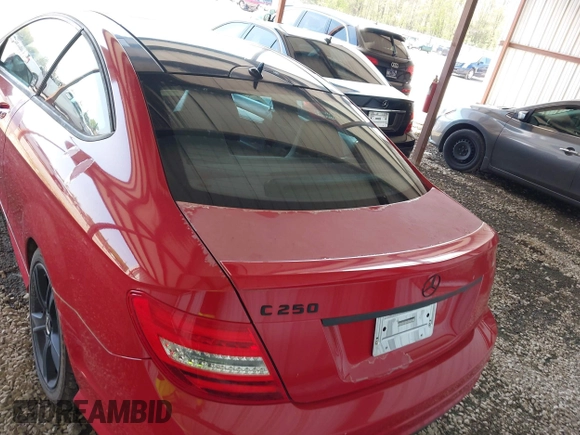 2014 Mercedes-Benz C 250 с VIN WDDGJ4HB8EG292493, выставлен на аукционе IAAI как лот 42032308 с пробегом 117 183 миль миль и . История ставок и продаж доступна на DreamBid. Изображение 16.