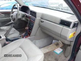1997 Volvo S90 z VIN YV1KS9603V1117615, wystawiony jako IAAI lot #41059189 z przebiegiem 161 191 mil mil oraz . Historia ofert i sprzedaży dostępna na DreamBid. Obrazek 5.