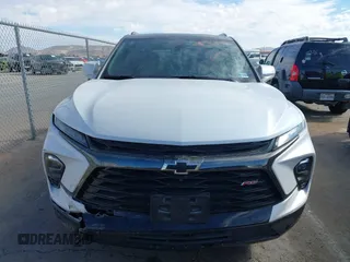 2024 Chevrolet Blazer RS z VIN 3GNKBERS7RS248053, wystawiony jako IAAI lot #41335899 z przebiegiem 19 929 mil mil oraz . Historia ofert i sprzedaży dostępna na DreamBid. Obrazek 12.