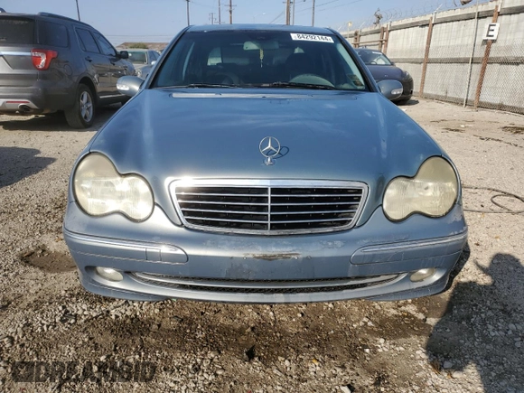 2004 Mercedes-Benz C 230 Kompressor with VIN WDBRF40J34F537291, listed as a Copart auction lot 84292144 with 199,990 mi miles and Clean Title. Bid and sale history available at DreamBid. Image 5.