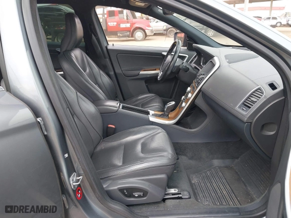 2016 Volvo XC60 T5 Platinum with VIN YV4612RM7G2807796, listed as a IAAI auction lot 41920432 with 139,003 mi miles. Bid and sale history available at carsss.com. Image 5.